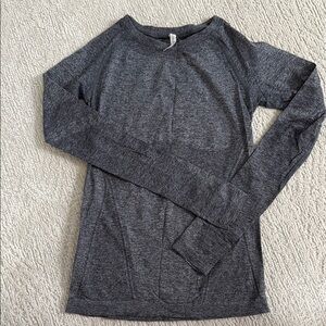 Athleta Gray Long Sleeve Athletic Top